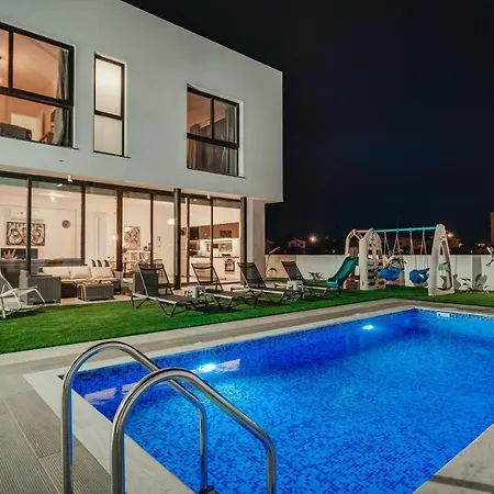 别墅 Sunnyvillas 4br New Private Pool In Pernera